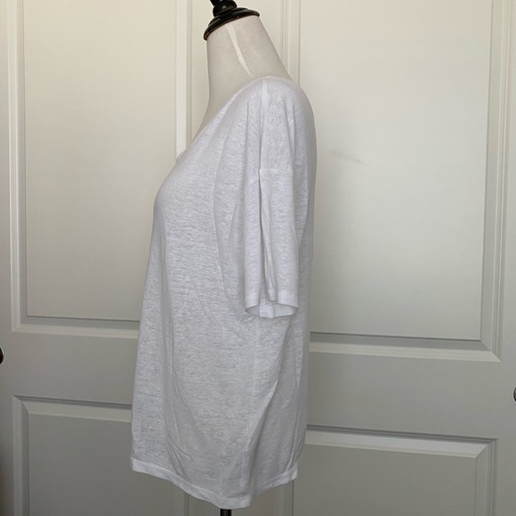 GAP Basics Linen Blend V-Neck - Picture 3 of 5